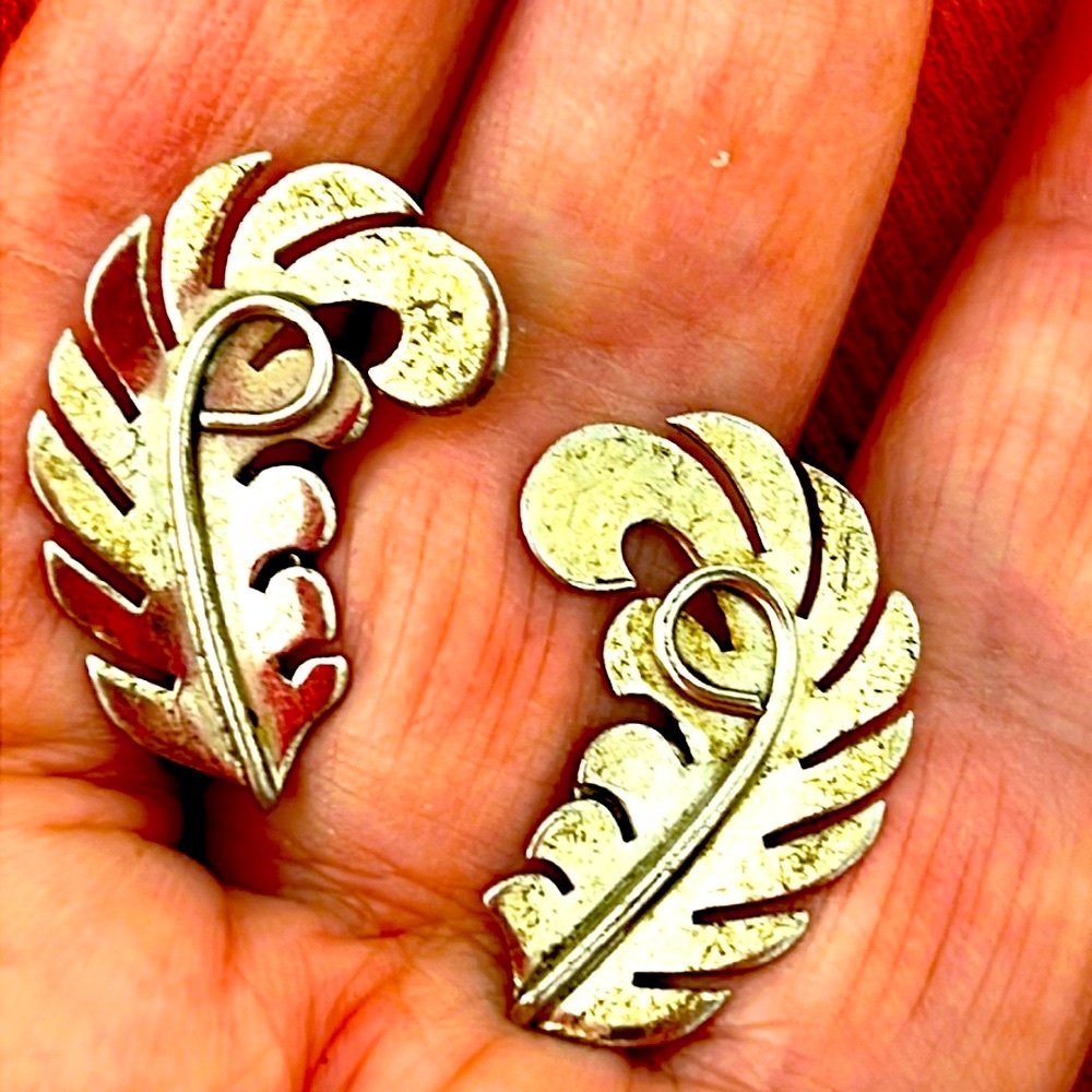 Sterling silver vintage “Ingenue” marked leaf feather screw back earrings